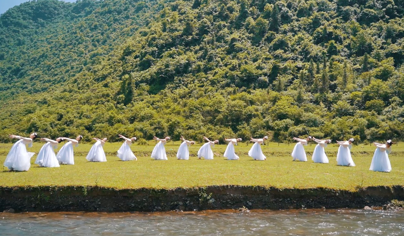 舞蹈專業(yè)畢業(yè)生戶外精彩表演【亦期爾憶】