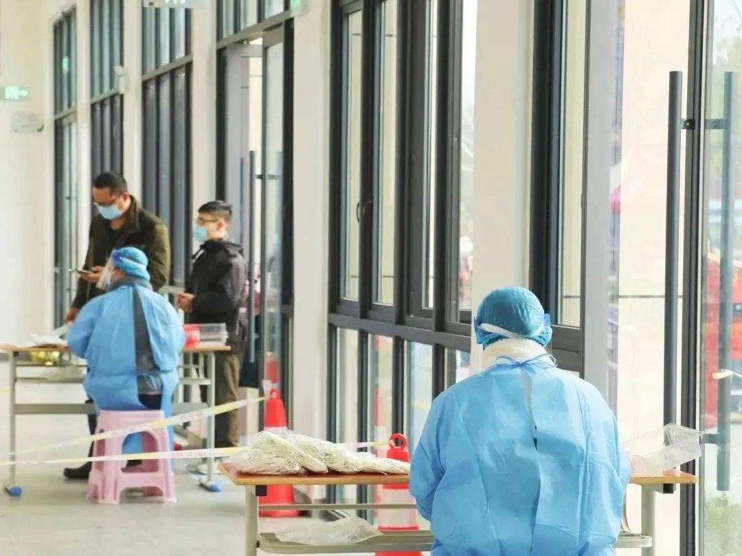 攜手同行，共克時艱！我們與恩施學院同在！