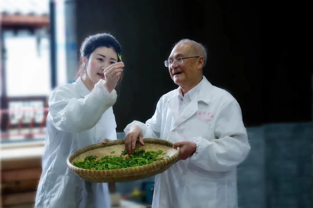 湖北恩施學院硒茶學院院長何潔入選首屆恩施州十大巾幗楷模! 湖北恩施學院硒茶學院院長何潔入選首屆恩施州十大巾幗楷模!