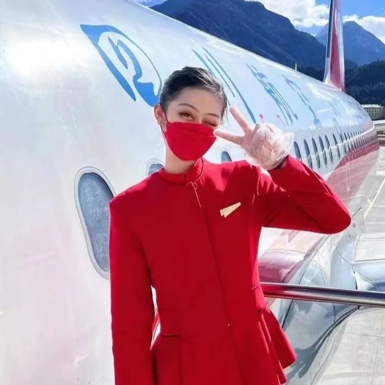 校友故事｜從“財務(wù)”到“空乘”，?？聘哔|(zhì)量就業(yè)，點(diǎn)燃藍(lán)天夢！