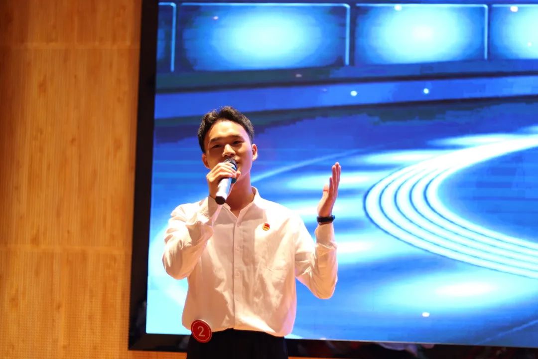 點(diǎn)贊新青年Vol.12|“一個(gè)都不能少”的他,成為了自強(qiáng)不息的他! 點(diǎn)贊新青年Vol.12|“一個(gè)都不能少”的他,成為了自強(qiáng)不息的他!