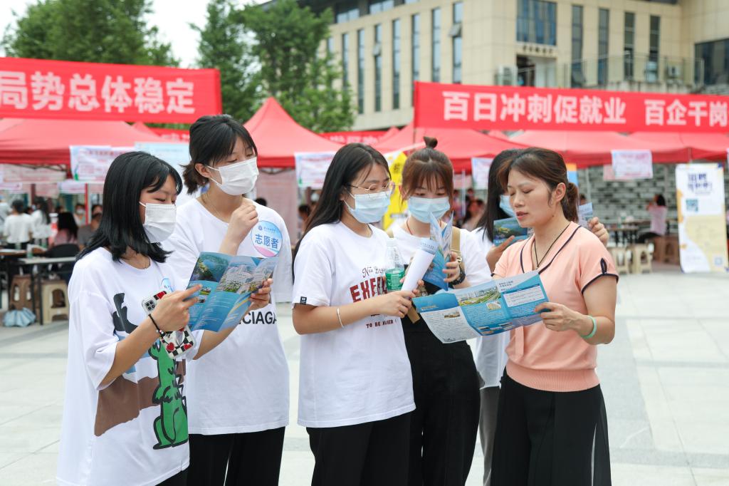 湖北恩施學(xué)院舉辦2022屆畢業(yè)生、2023屆實(shí)習(xí)生供需見(jiàn)面會(huì) 湖北恩施學(xué)院舉辦2022屆畢業(yè)生、2023屆實(shí)習(xí)生供需見(jiàn)面會(huì)