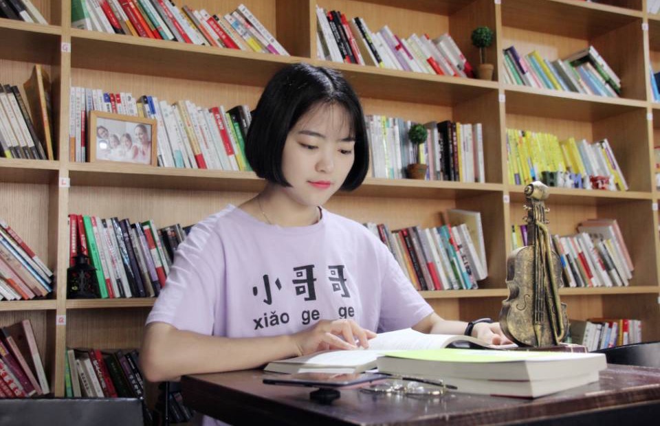 國家獎學(xué)金獲得者張莉:不低頭，不認輸，只想沖—湖北恩施學(xué)院《天南地北 桃李芬芳》系列