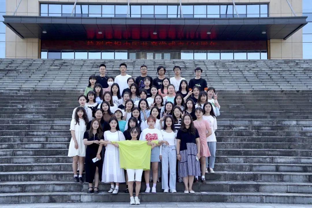 最美恩施院人|丁立杰:學(xué)生的“全能守護者” 最美恩施院人|丁立杰:學(xué)生的“全能守護者”