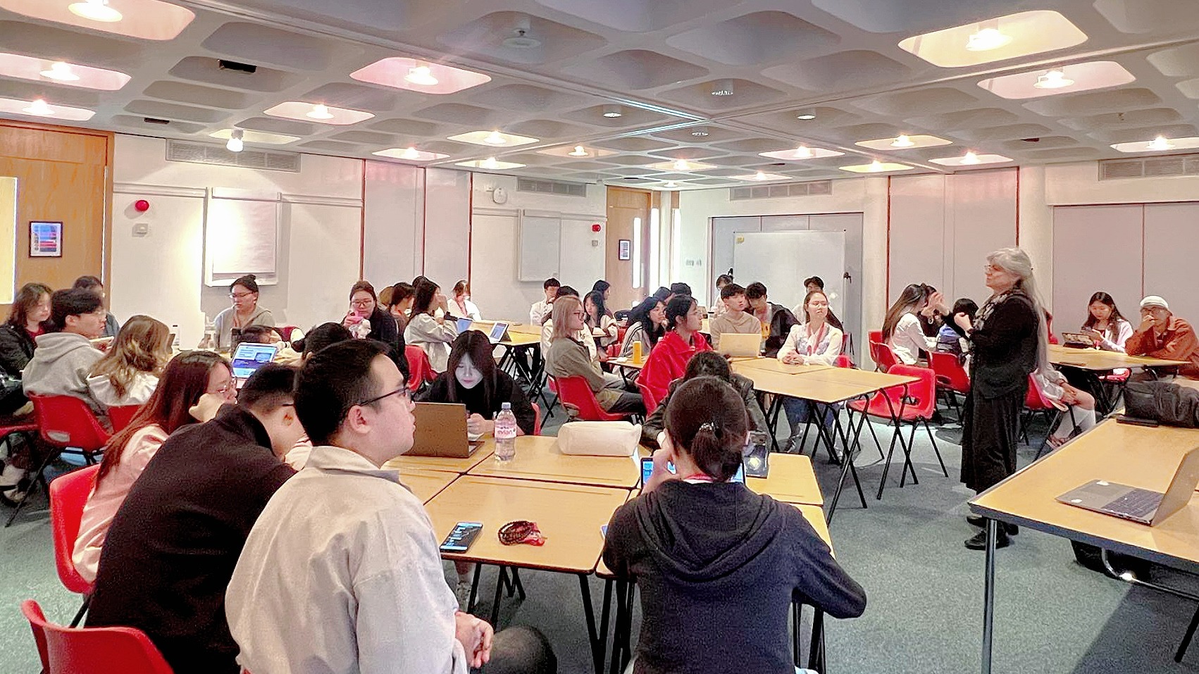 英國劍橋大學深度研學之旅Day12：恩施學子獲殊榮，共慶美食盛宴