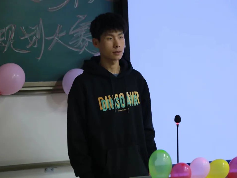 自律自信——他是課程成績與綜合測評成績的“雙一”獲得者