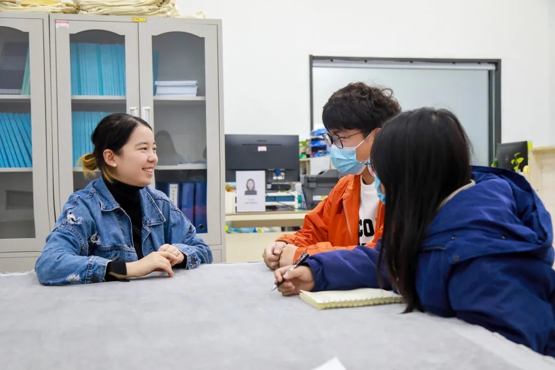 最美恩施院人|化身學(xué)生就業(yè)“助推劑” 最美恩施院人|化身學(xué)生就業(yè)“助推劑”