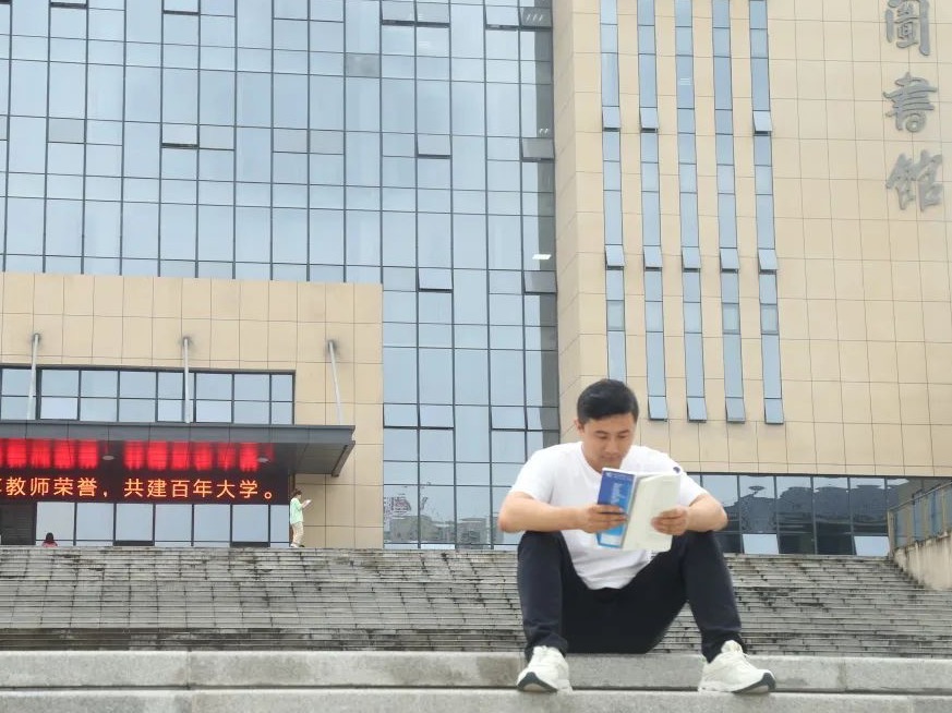 最美恩施院人吳少寧：六年前從211本科畢業(yè)，當(dāng)過兵、中過彈，為了學(xué)醫(yī)，他再次成為湖北恩施學(xué)...