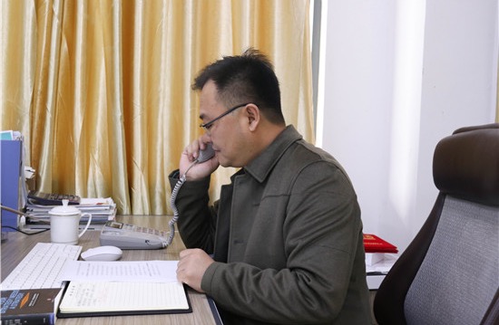 “不讓任何一個學(xué)生因貧困而輟學(xué)”——湖北恩施學(xué)院招生辦主任張永