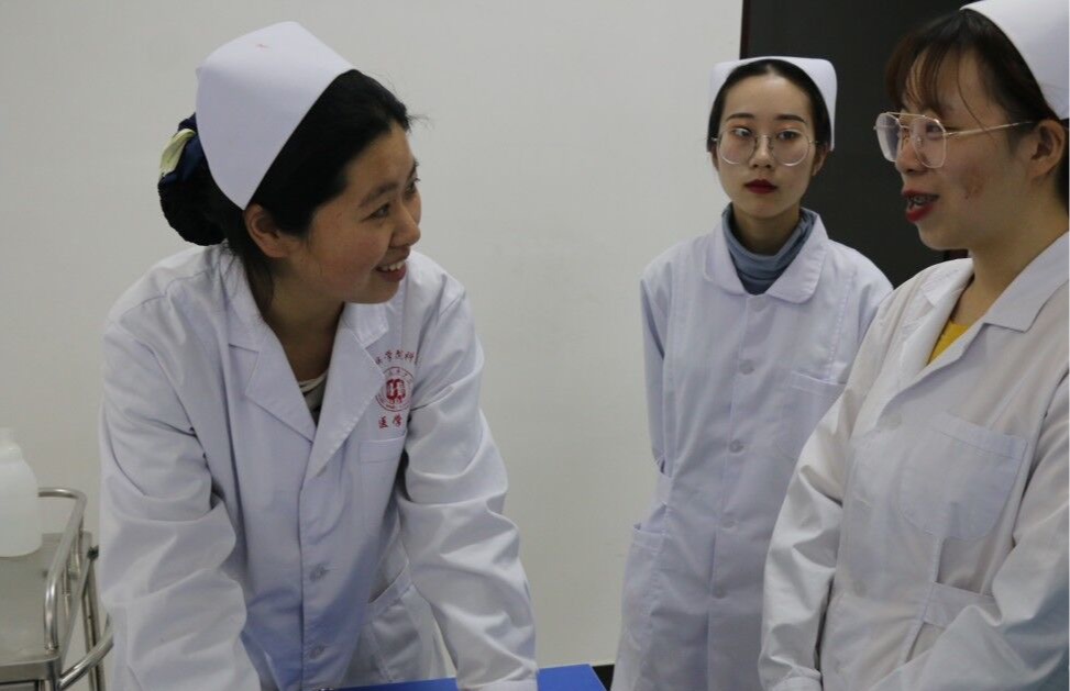 尚娜老師：初心?愛心?耐心 只為學(xué)生的出類拔萃