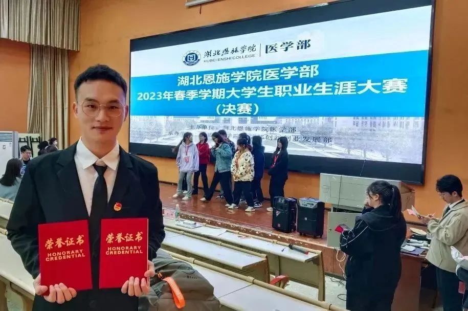 點(diǎn)贊新青年Vol.12|“一個(gè)都不能少”的他,成為了自強(qiáng)不息的他! 點(diǎn)贊新青年Vol.12|“一個(gè)都不能少”的他,成為了自強(qiáng)不息的他!