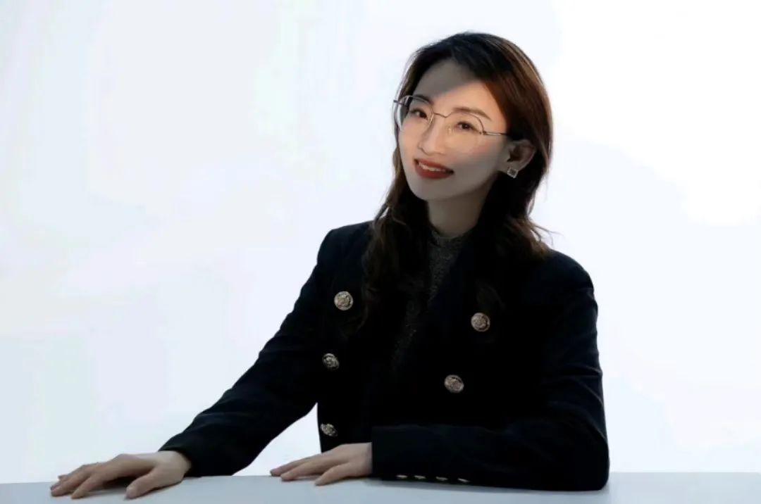 我最喜愛的老師 | 春風(fēng)化雨育桃李，潤物無聲灑春暉——覃靜