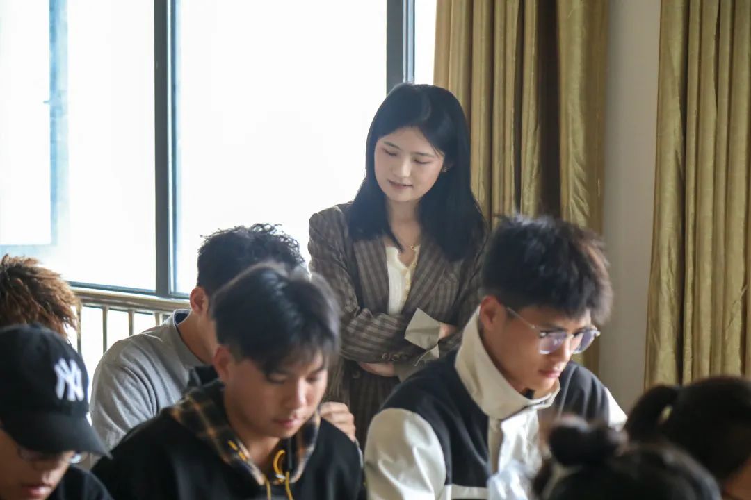 最美恩施院人|因“生”施教,做學(xué)生的“知心人” 最美恩施院人|因“生”施教,做學(xué)生的“知心人”