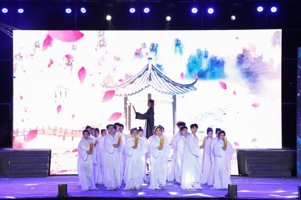 湖北恩施學(xué)院 湖北恩施學(xué)院